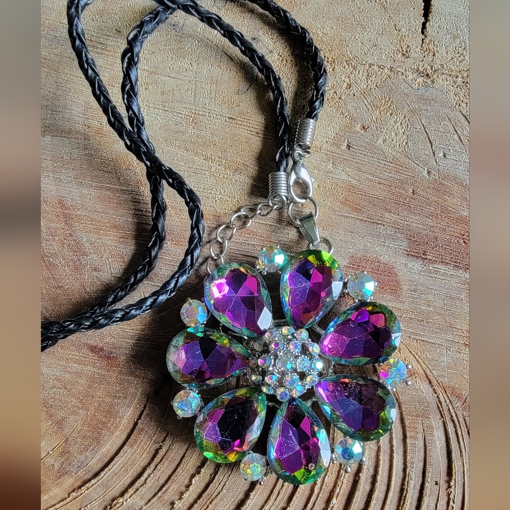 Multicolor Floral Jeweled Necklace - Picture 4 of 5